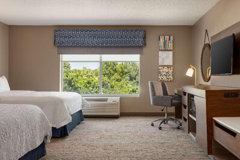 Hampton Inn St. Louis Columbia image