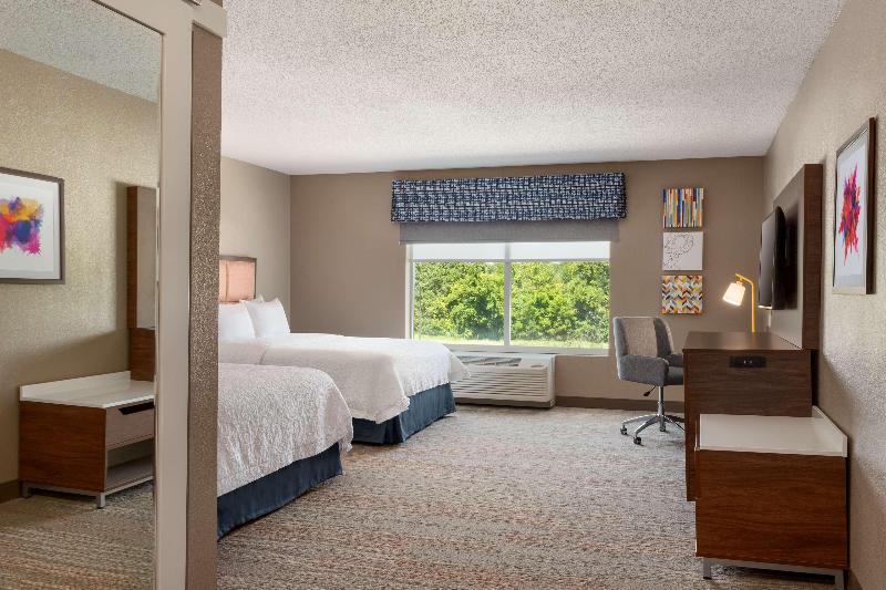 Hampton Inn St. Louis Columbia image