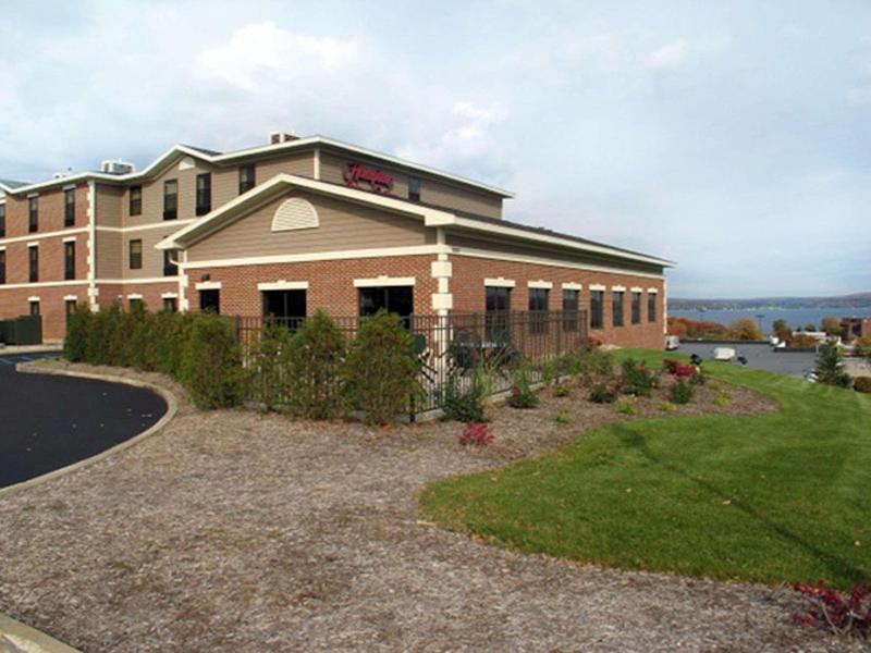 Hampton Inn & Suites Petoskey image