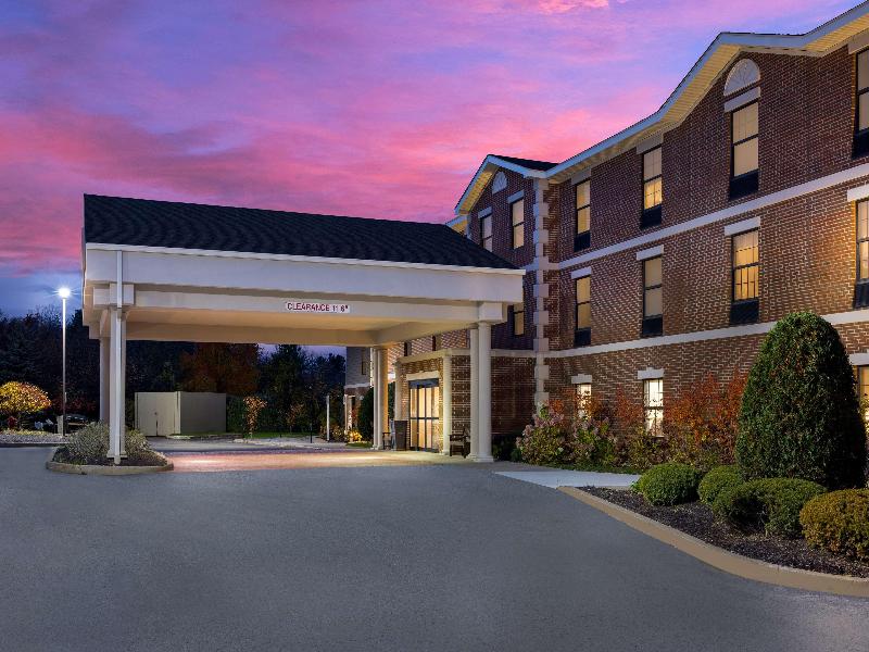 Hampton Inn & Suites Petoskey image
