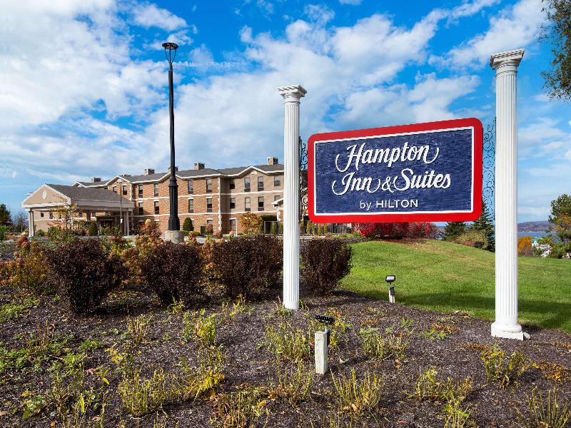 Hampton Inn & Suites Petoskey image