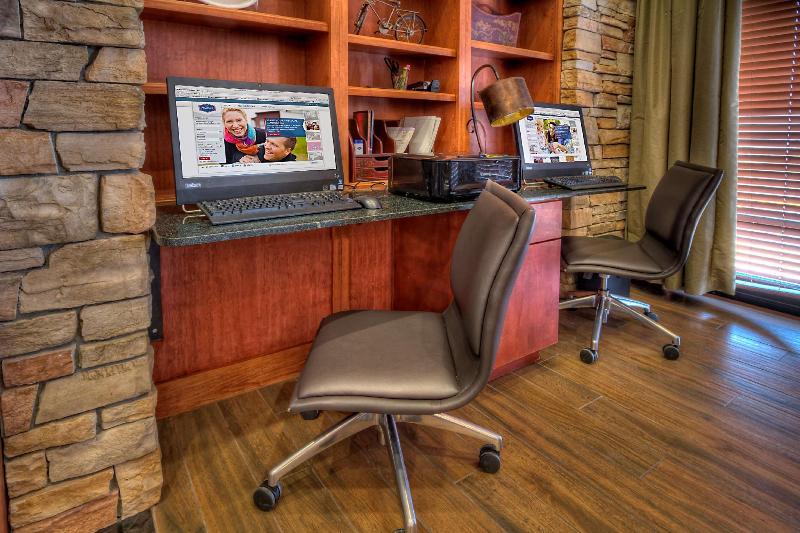 Hampton Inn & Suites Petoskey image