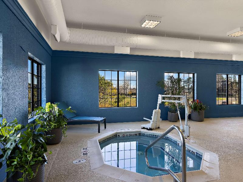 Hampton Inn & Suites Petoskey image