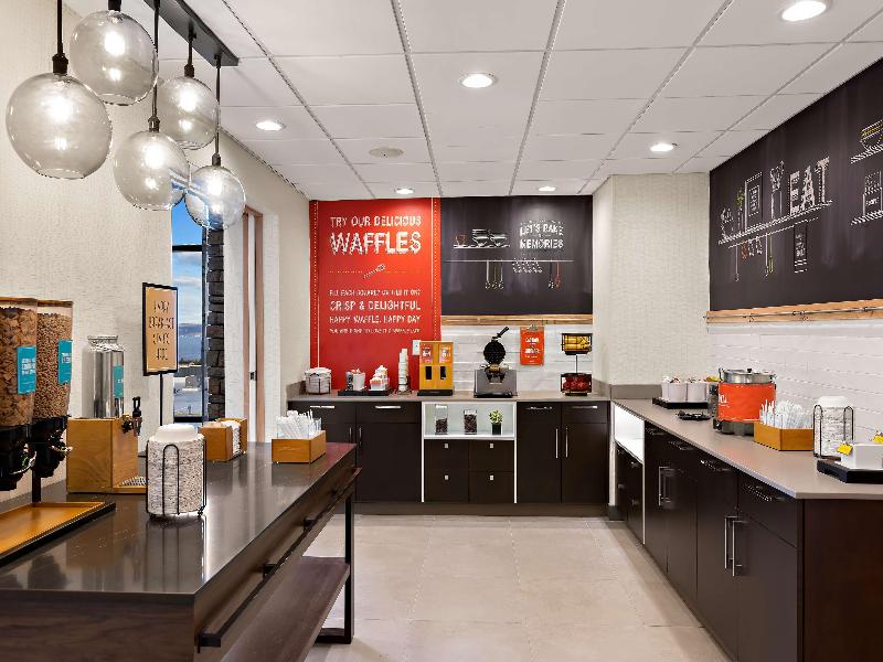 Hampton Inn & Suites Petoskey image