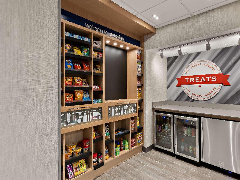 Hampton Inn & Suites Petoskey image