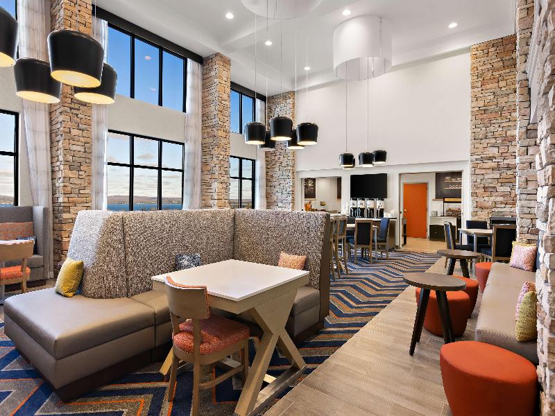 Hampton Inn & Suites Petoskey image