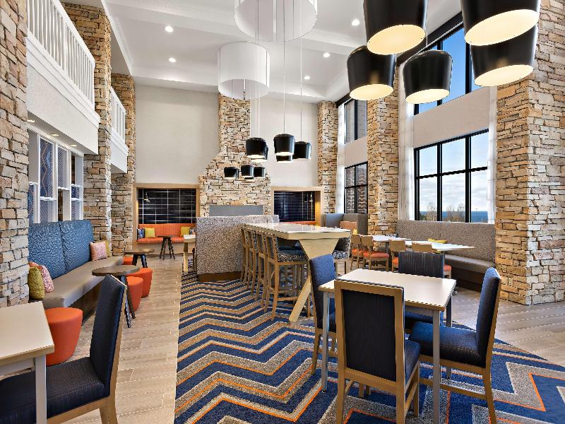 Hampton Inn & Suites Petoskey image