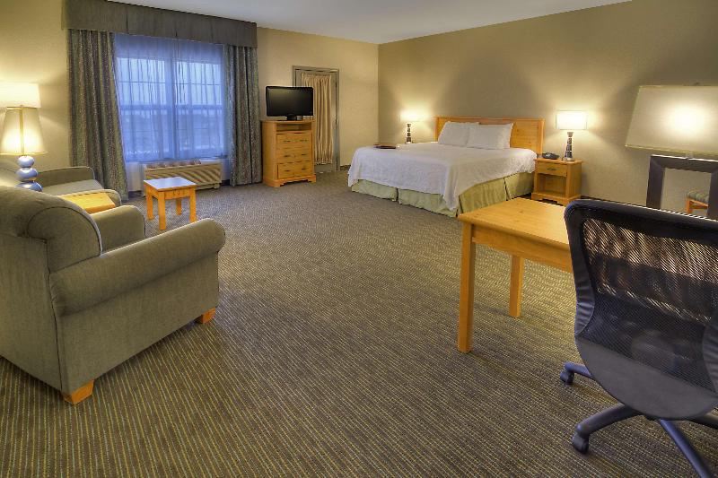 Hampton Inn & Suites Petoskey image