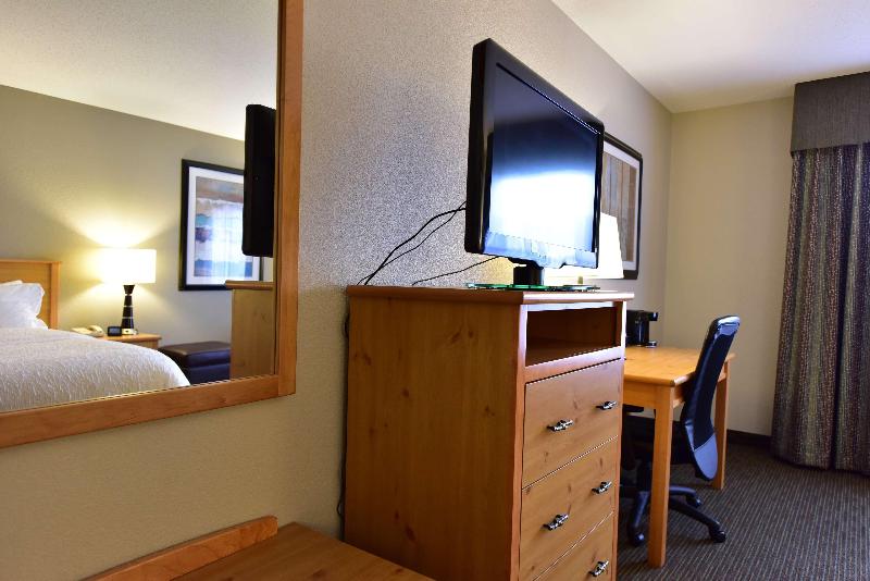Hampton Inn & Suites Petoskey image