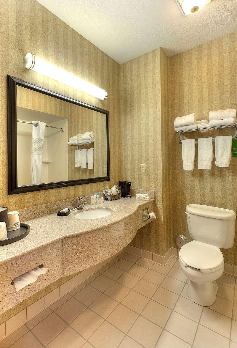 Hampton Inn & Suites Petoskey image
