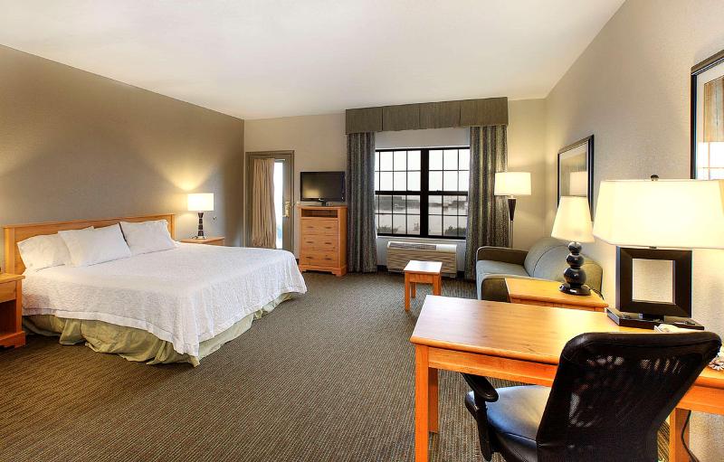 Hampton Inn & Suites Petoskey image
