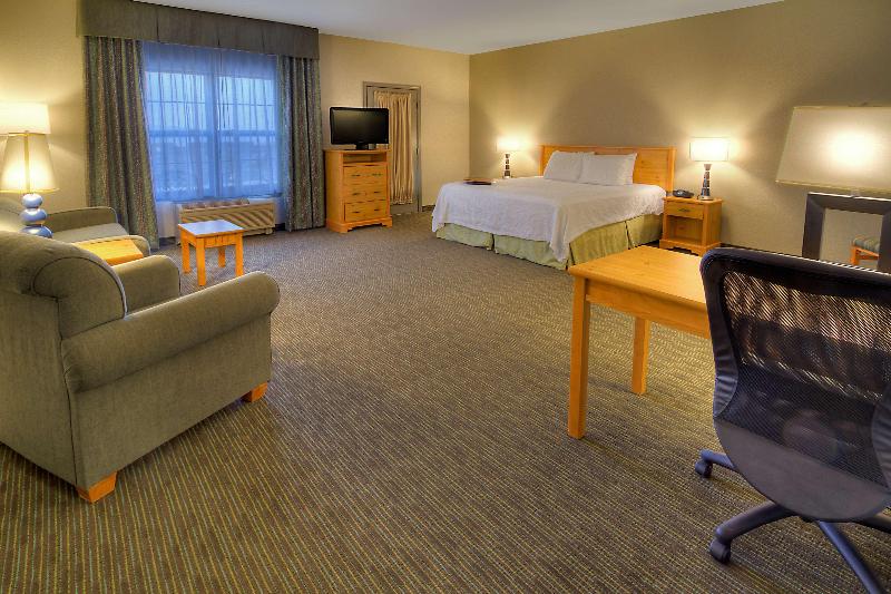 Hampton Inn & Suites Petoskey image