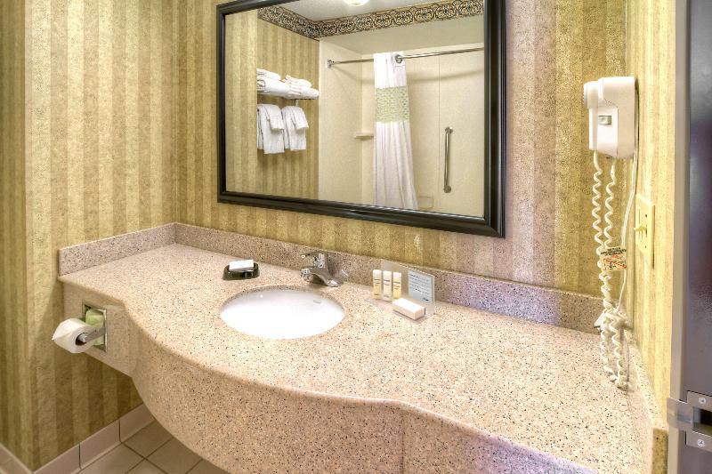 Hampton Inn & Suites Petoskey image