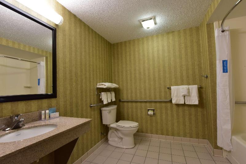 Hampton Inn & Suites Petoskey image