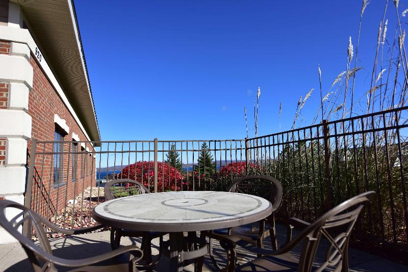 Hampton Inn & Suites Petoskey image