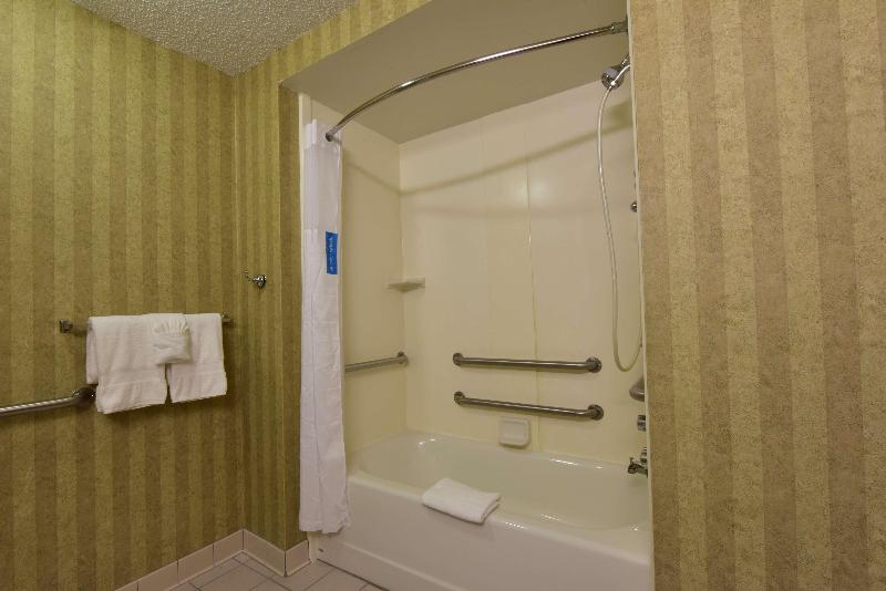 Hampton Inn & Suites Petoskey image