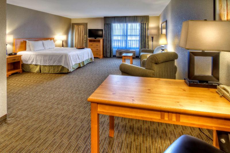 Hampton Inn & Suites Petoskey image