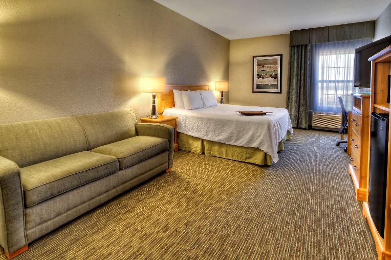 Hampton Inn & Suites Petoskey image