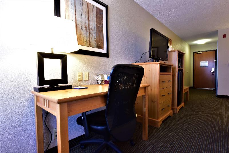 Hampton Inn & Suites Petoskey image