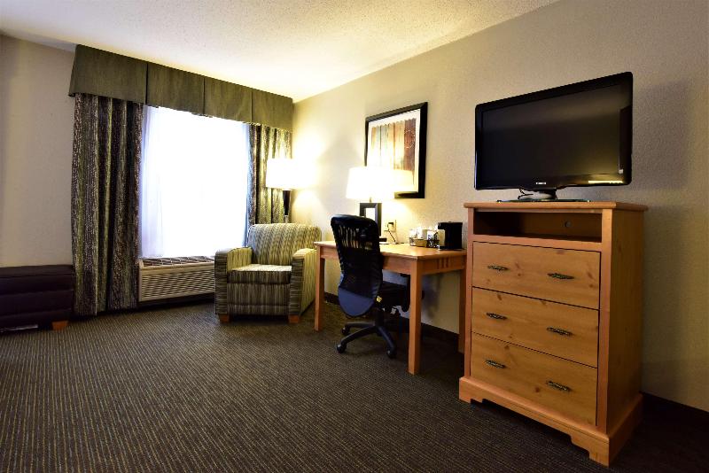 Hampton Inn & Suites Petoskey image