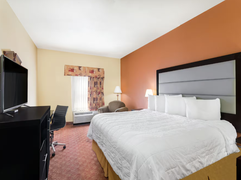 Baymont By Wyndham Fayetteville image