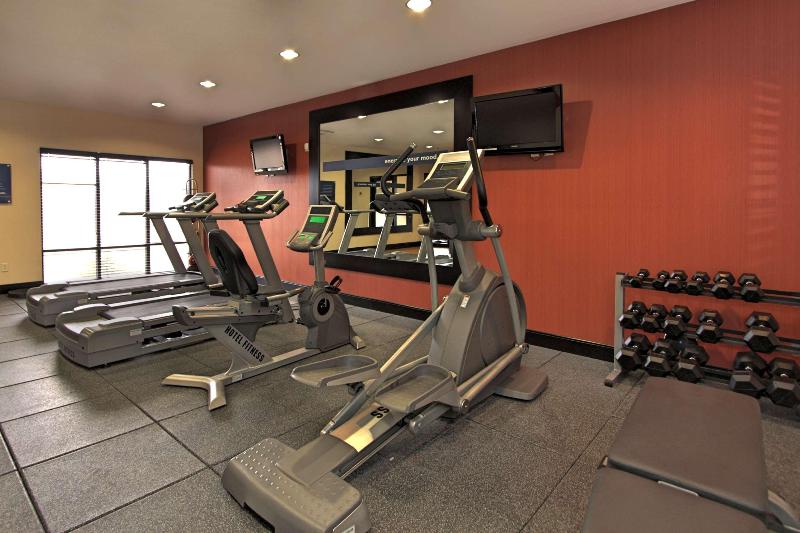 Hampton Inn Defiance image 8