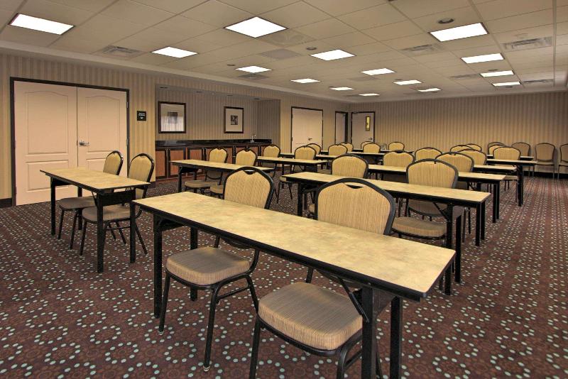 Hampton Inn Defiance image