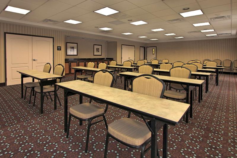 Hampton Inn Defiance image