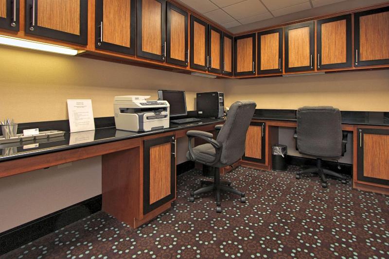 Hampton Inn Defiance image