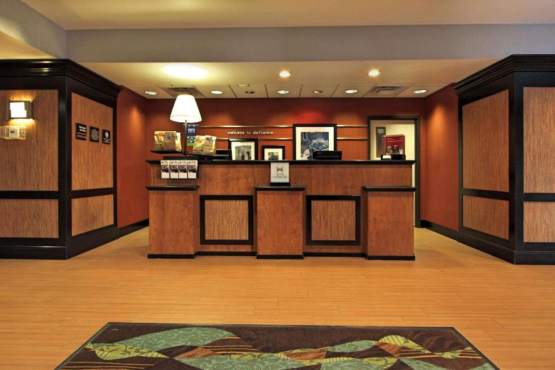 Hampton Inn Defiance image