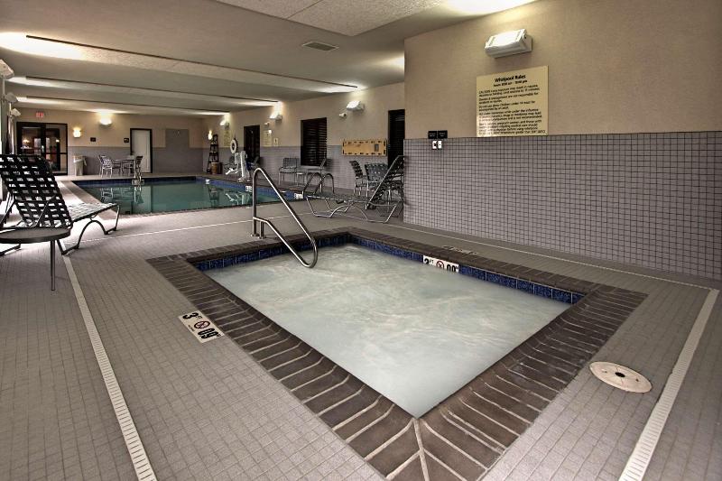 Hampton Inn Defiance image
