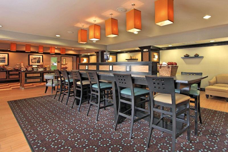 Hampton Inn Defiance image
