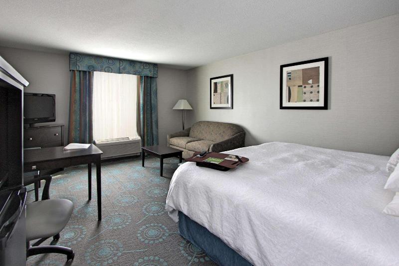 Hampton Inn Defiance image 2