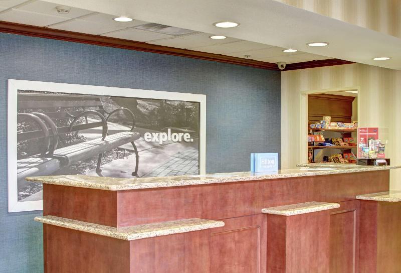 Hampton Inn & Suites Alexandria image