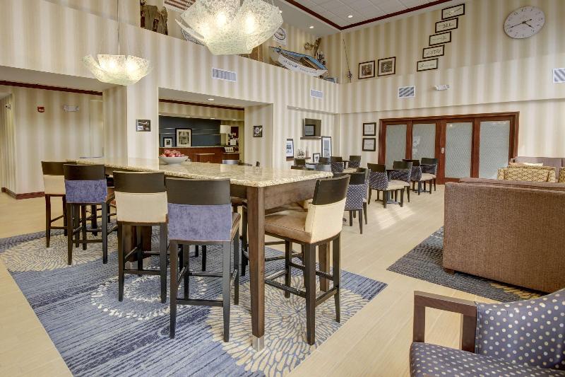 Hampton Inn & Suites Alexandria image