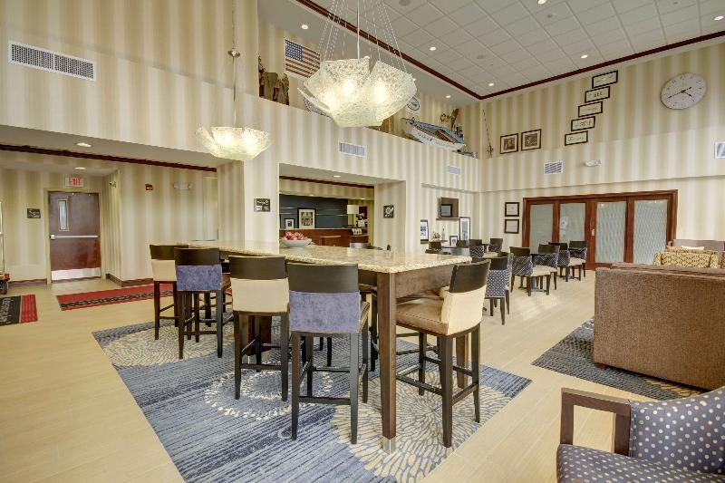 Hampton Inn & Suites Alexandria image