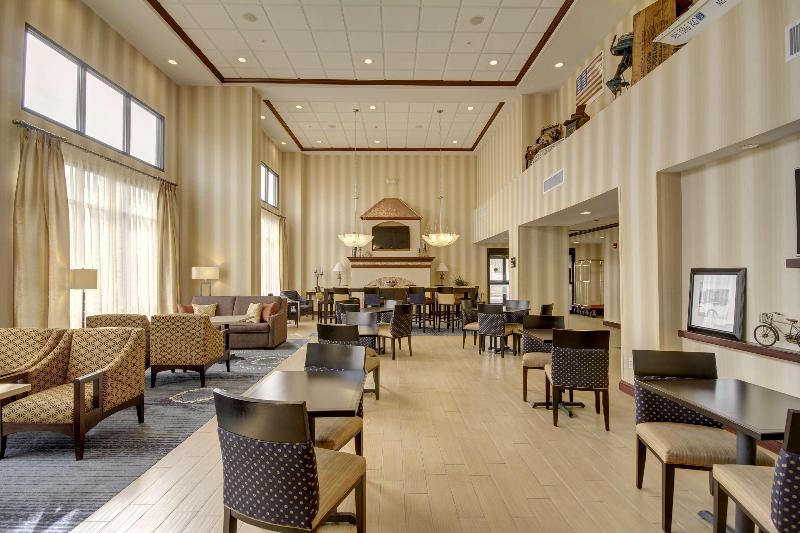 Hampton Inn & Suites Alexandria image