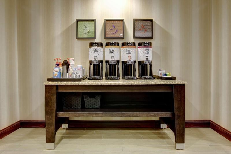 Hampton Inn & Suites Alexandria image