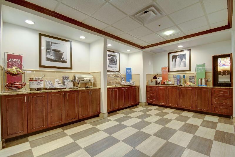 Hampton Inn & Suites Alexandria image