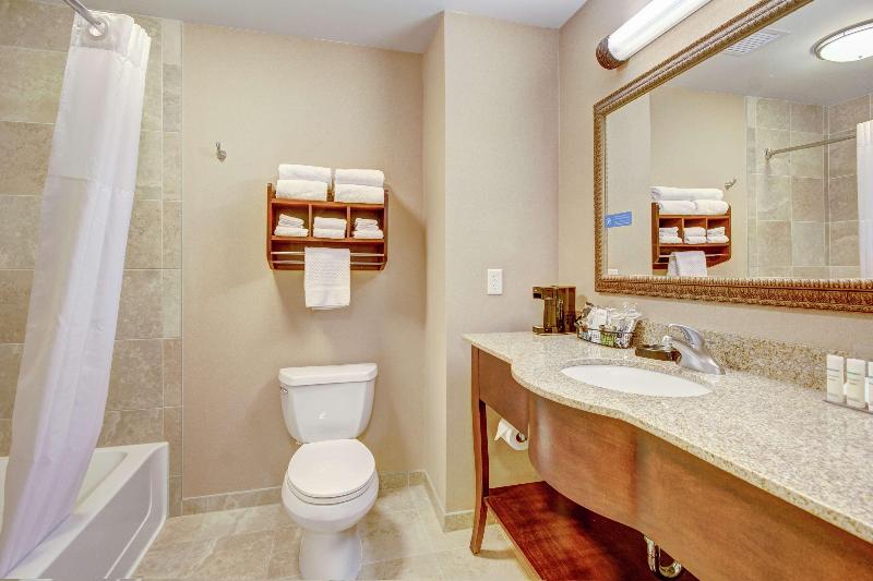 Hampton Inn & Suites Alexandria image