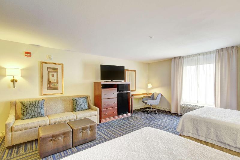 Hampton Inn & Suites Alexandria image