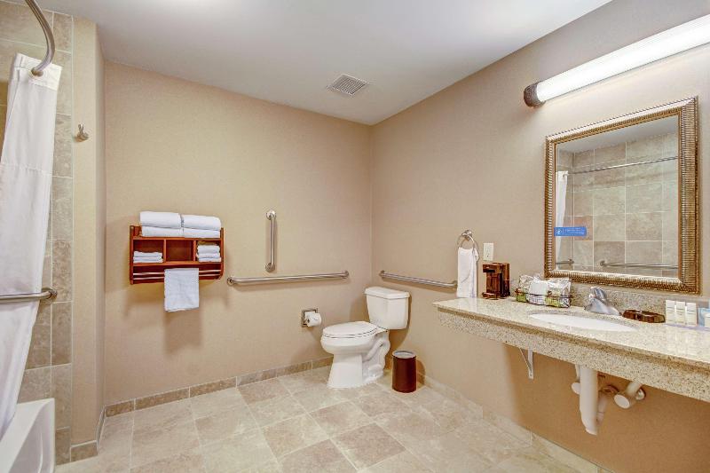 Hampton Inn & Suites Alexandria image