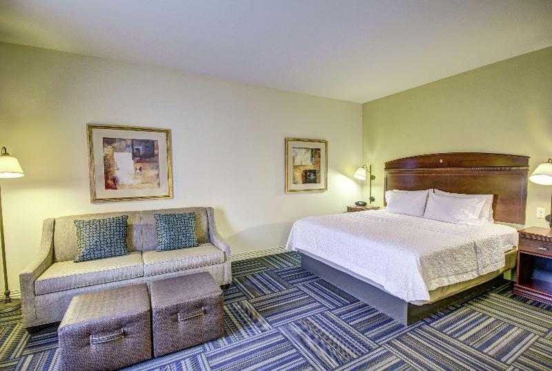 Hampton Inn & Suites Alexandria image