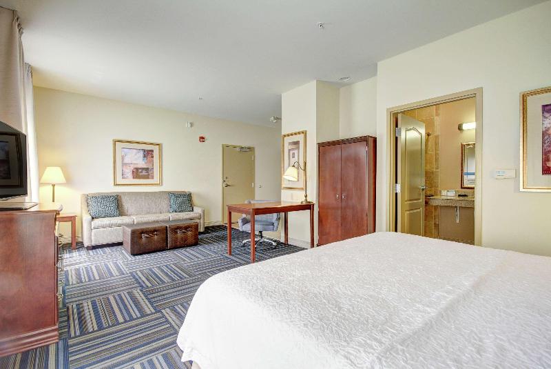 Hampton Inn & Suites Alexandria — photo 52