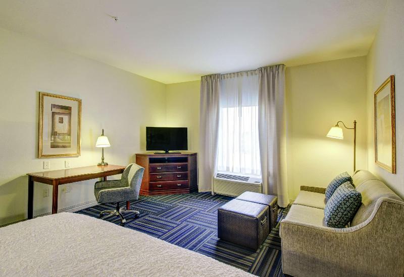 Hampton Inn & Suites Alexandria image