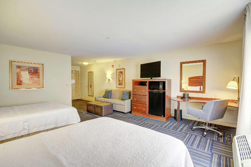 Hampton Inn & Suites Alexandria image