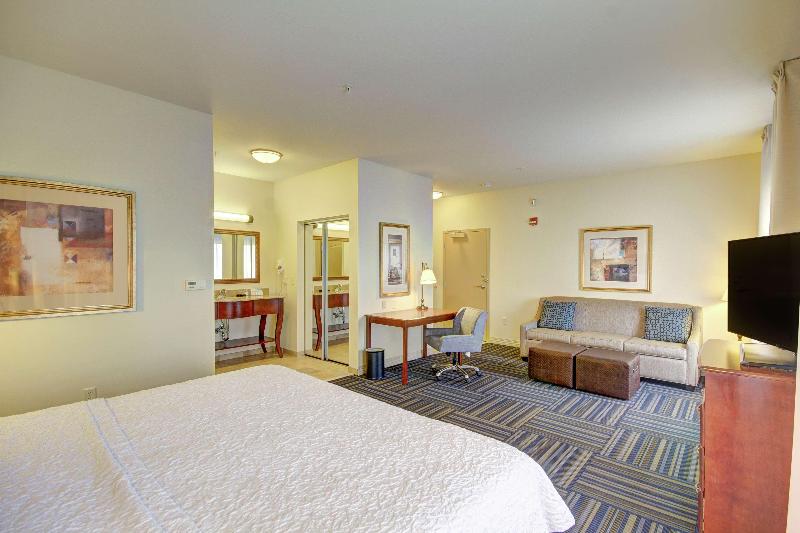 Hampton Inn & Suites Alexandria image