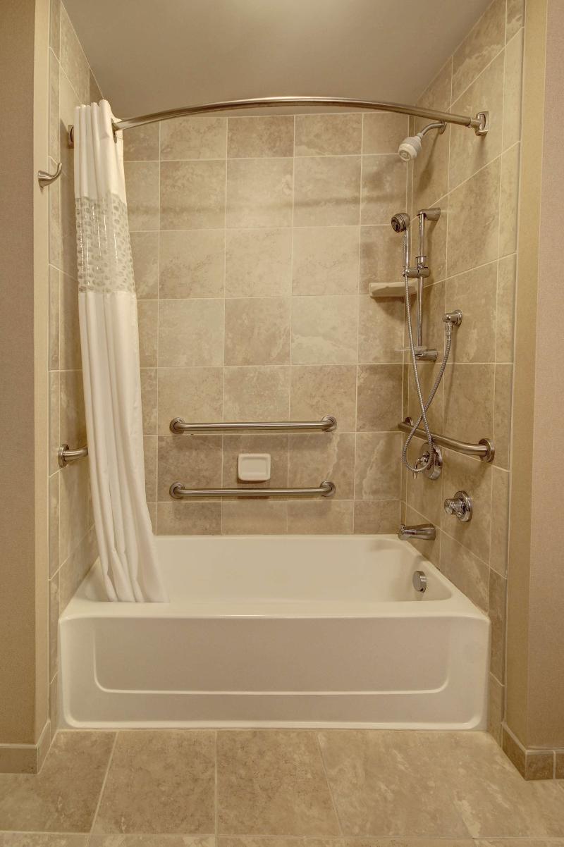 Hampton Inn & Suites Alexandria image