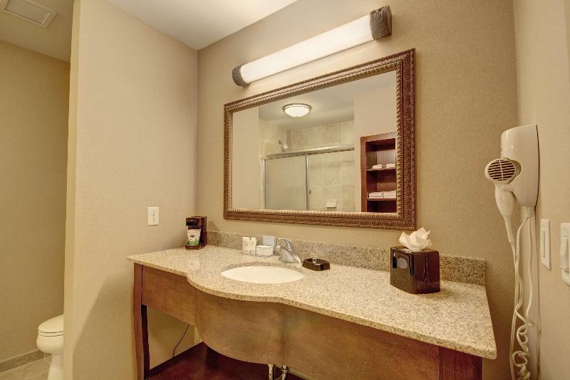Hampton Inn & Suites Alexandria image