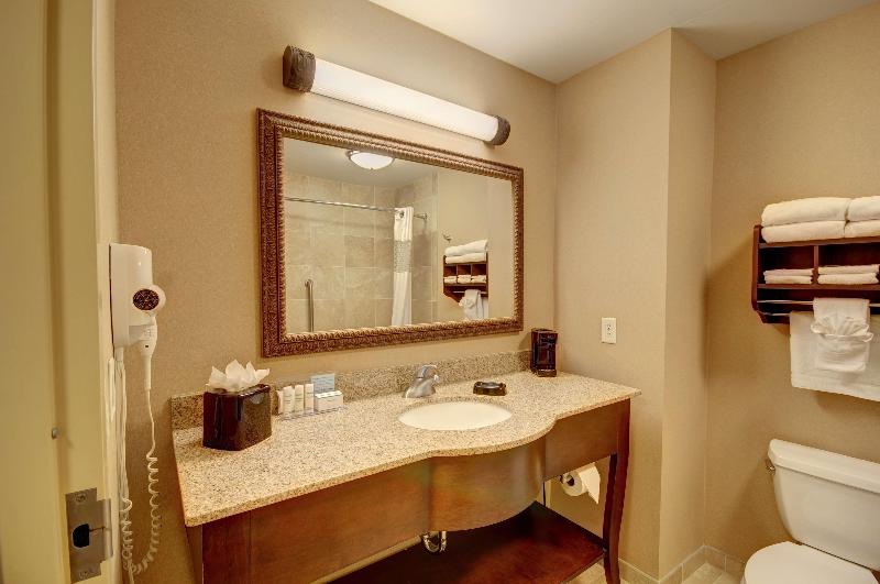 Hampton Inn & Suites Alexandria image